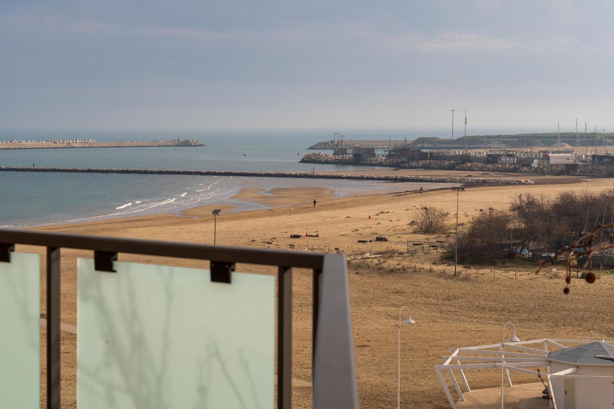 "Casa Incantevole" Fronte Mare Pescara - Appartamento Via Buozzi Buitenkant foto