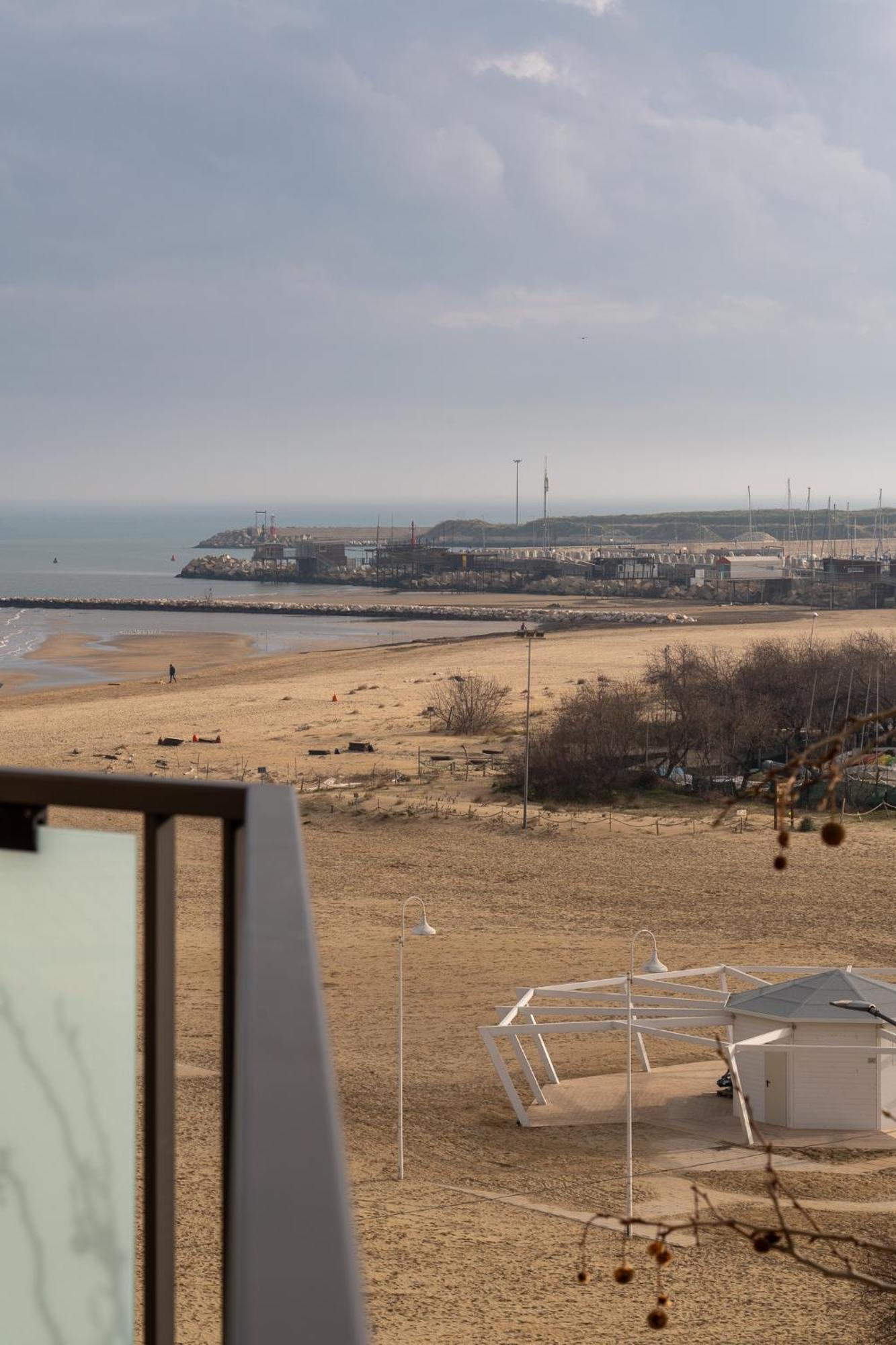 "Casa Incantevole" Fronte Mare Pescara - Appartamento Via Buozzi Buitenkant foto